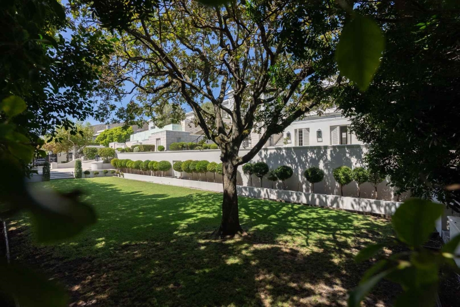 7 Bedroom Property for Sale in Fresnaye Western Cape